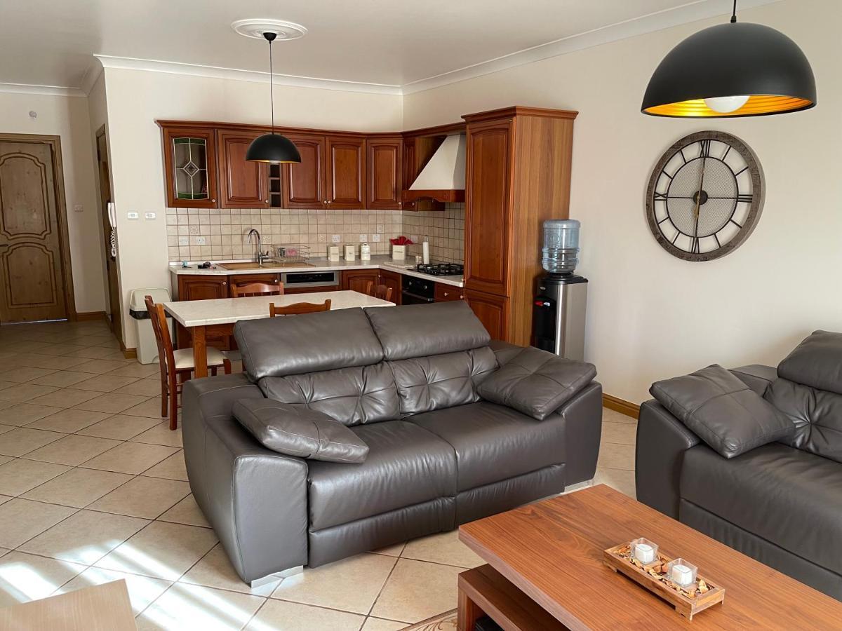 Beautiful Central Apartment With Pool St. Paul's Bay Exterior foto